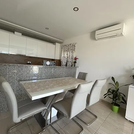 Nada Apartment *